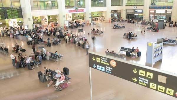 Aeropuerto, turismo, turistas, viajeros, terminal 2, avión Aeropuerto, turismo, turistas, viajeros, terminal 2, avión