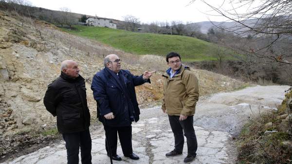 Jesús Oria visita el argayo del helipuerto de Jaedo en Ruente Jesús Oria visita el argayo del helipuerto de Jaedo en Ruente