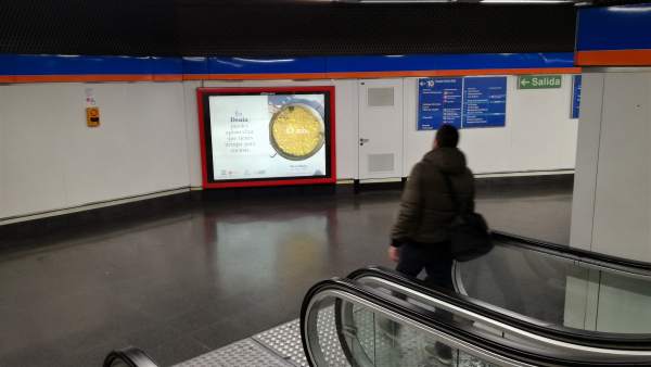 Uno de los anuncios en el Metrode Madrid Uno de los anuncios en el Metrode Madrid