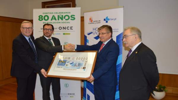 Presentación del cupón de la ONCE dedicado al Clínico. Presentación del cupón de la ONCE dedicado al Clínico.