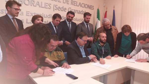 Firma del convenio provincial de hostelería Firma del convenio provincial de hostelería