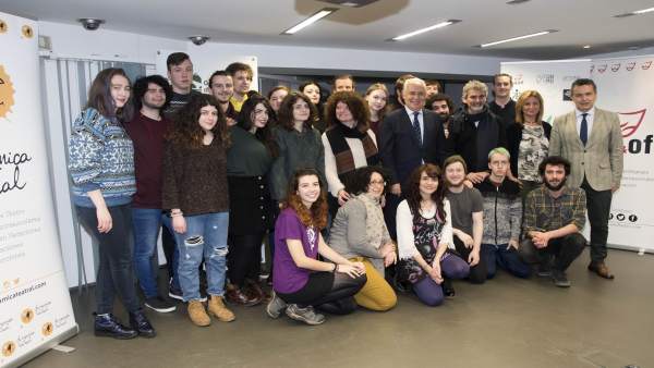 Ceniceros, con los jóvenes Ceniceros, con los jóvenes