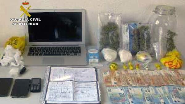 Un Aviso Por Malos Tratos Acaba Con La Pareja Detenida Por Tráfico De Droga Un Aviso Por Malos Tratos Acaba Con La Pareja Detenida Por Tráfico De Droga