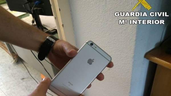 Uno de los teléfonos incautados Uno de los teléfonos incautados