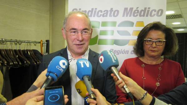 Miralles del CESM y Montoya del Colegio Médicos presentan estudio Miralles del CESM y Montoya del Colegio Médicos presentan estudio