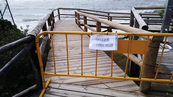 Cerrado el acceso a las playas de Cartaya afectadas por el temporal. Cerrado el acceso a las playas de Cartaya afectadas por el temporal.