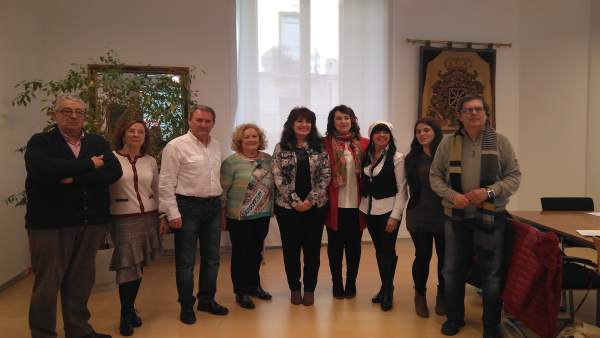 Aznárez junto a representantes de la Coordinadora en defensa de las pensiones Aznárez junto a representantes de la Coordinadora en defensa de las pensiones