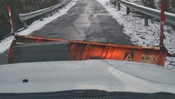 Una máquina en una carretera de Ávila Una máquina en una carretera de Ávila