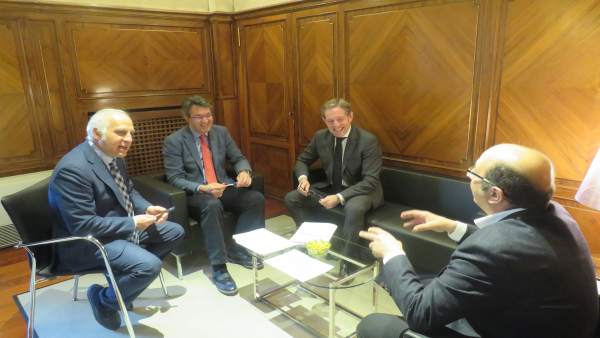 Un momento de la reunión Un momento de la reunión