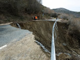 Carretera derrumbada en Ávila