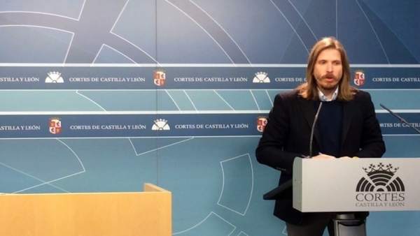 Pablo Fernández, de Podemos, en las Cortes. Pablo Fernández, de Podemos, en las Cortes.