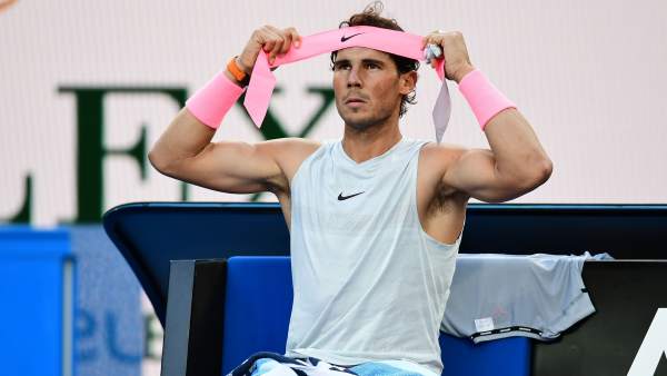 Rafa Nadal descansa durante el Australian Open Rafa Nadal descansa durante el Australian Open