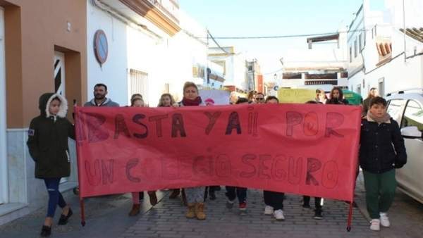 Protesta por el colegio de El Cuervo Protesta por el colegio de El Cuervo