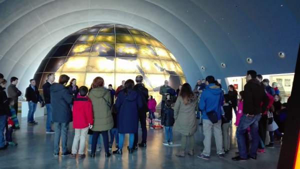 Una de las visitas guiadas del Planetario de Aragón en Huesca. Una de las visitas guiadas del Planetario de Aragón en Huesca.