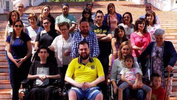 Miembros de la asociación Conquistando Escalones Miembros de la asociación Conquistando Escalones