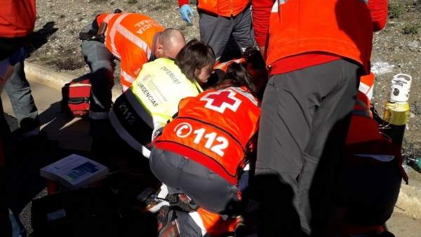 Efectivos sanitarios atienden al peregrino Efectivos sanitarios atienden al peregrino