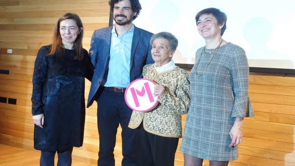 MALUMBRES RECIBE EL PREMIO 'MUJERS ESN EL ARTE' MALUMBRES RECIBE EL PREMIO 'MUJERS ESN EL ARTE'