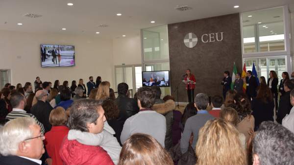 Familias en el colegio CEU San Pablo Familias en el colegio CEU San Pablo