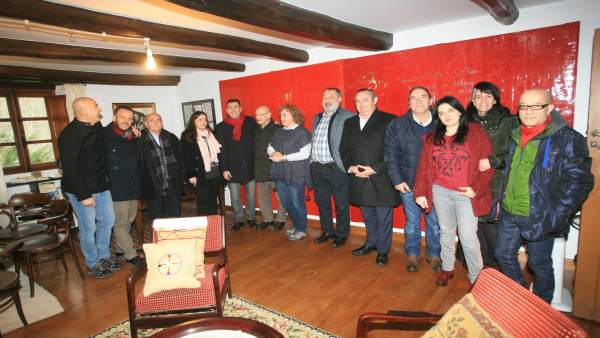 El Conselleiro De Educacion Roman Rodriguez Gonzalez En La Casa De Uxio Novoneyr El Conselleiro De Educacion Roman Rodriguez Gonzalez En La Casa De Uxio Novoneyr