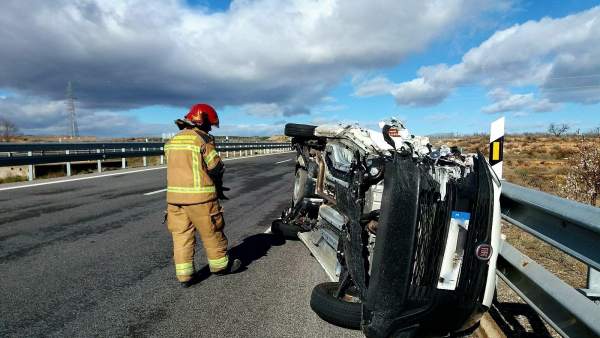Accidente de tráfico en la AP-68 a la altura de Mallén. Accidente de tráfico en la AP-68 a la altura de Mallén.