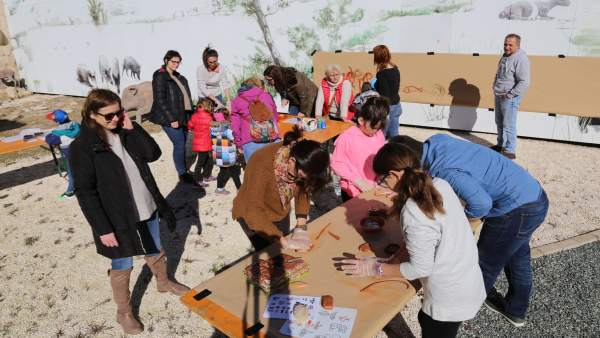 Taller de arte rupestre y de elaboración de vasijas en Mequinenza. Taller de arte rupestre y de elaboración de vasijas en Mequinenza.