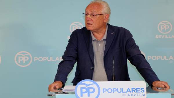 El parlamentario popular por Sevilla Jaime Raynaud en rueda de prensa El parlamentario popular por Sevilla Jaime Raynaud en rueda de prensa