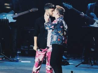 Beso de Raoul y Agoney