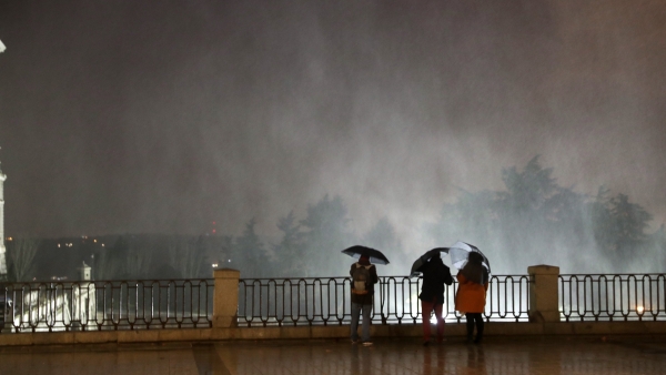 Fuerte viento y lluvia en Madrid Fuerte viento y lluvia en Madrid
