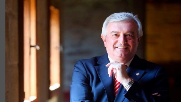 El rector de la USC, Juan Viaño, aspirará a la reelección El rector de la USC, Juan Viaño, aspirará a la reelección