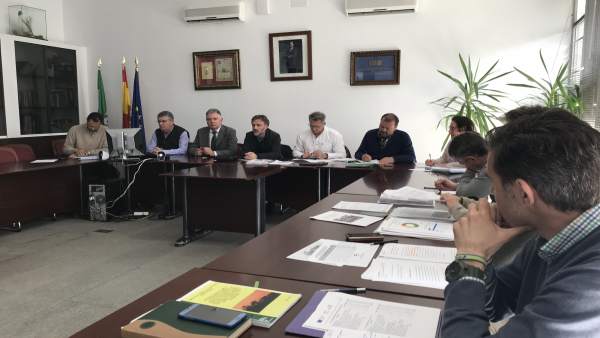 Reunión del grupo para restaurar la zona del incendio de Las Peñuelas Reunión del grupo para restaurar la zona del incendio de Las Peñuelas