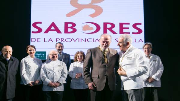 Np: Villalobos Recibe El 'Collar De Oro' De La Asociación De Restaurantes 'Buena Np: Villalobos Recibe El 'Collar De Oro' De La Asociación De Restaurantes 'Buena