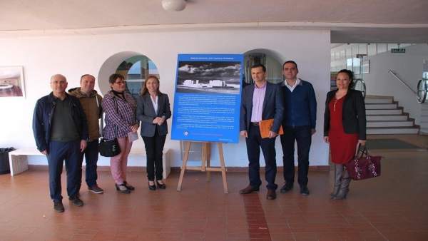 Fernández visita el IES Sol de Portocarrero Fernández visita el IES Sol de Portocarrero