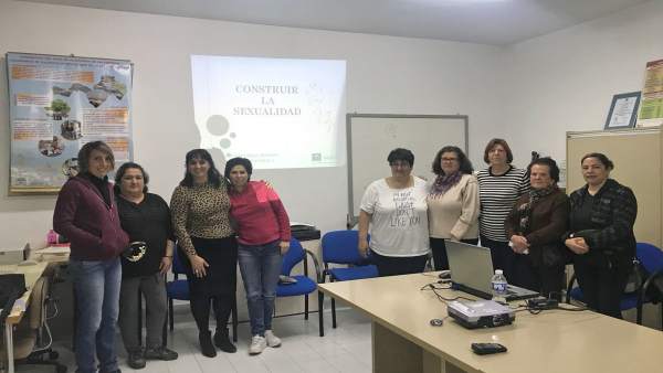 Charla unidad de gestión clínica de Algatocín con un grupo Charla unidad de gestión clínica de Algatocín con un grupo