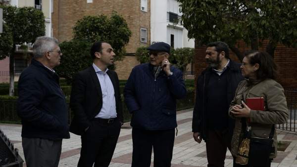 Javier Millán con vecinos de San Jerónimo Javier Millán con vecinos de San Jerónimo