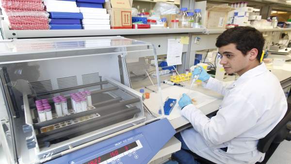 Uno de los investigadores del IIS Aragón, en el CIBA. Uno de los investigadores del IIS Aragón, en el CIBA.