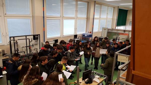Visita de estudiantes de Secundaria a la Escuela Politécnica Superior de Jaén. Visita de estudiantes de Secundaria a la Escuela Politécnica Superior de Jaén.