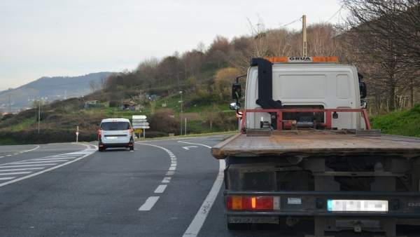 Grúa, carretera vasca Grúa, carretera vasca
