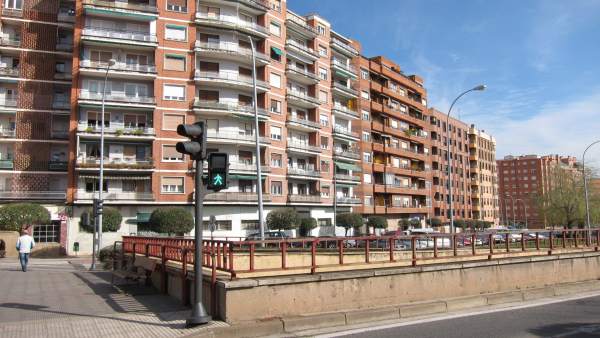Túnel de Duqués de Nájera con viviendas al fondo Túnel de Duqués de Nájera con viviendas al fondo
