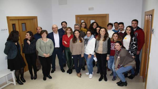 Carmona y otras autoridades junto a los participantes en las lanzaderas Carmona y otras autoridades junto a los participantes en las lanzaderas