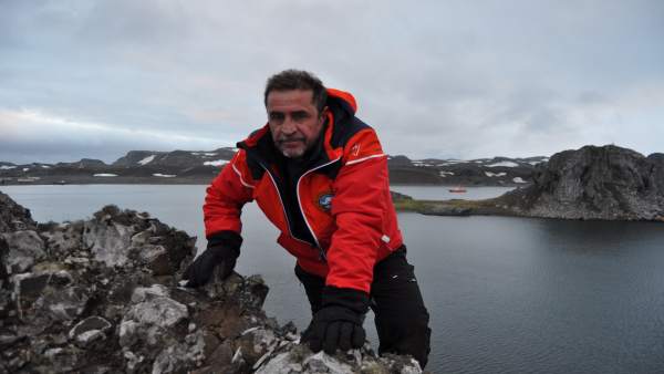 Fotografía del capitán de fragata fallecido Javier Montojo Salazar Fotografía del capitán de fragata fallecido Javier Montojo Salazar