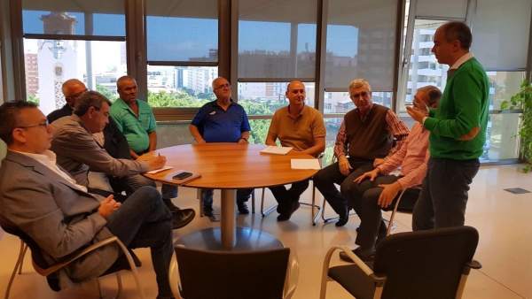 Reunión del concejal con los vecinos Reunión del concejal con los vecinos
