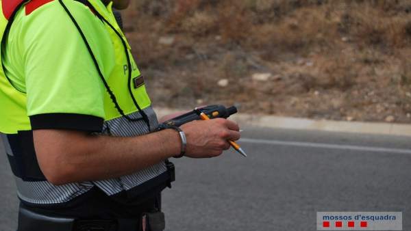 Control de Mossos, tráfico, carretera Control de Mossos, tráfico, carretera