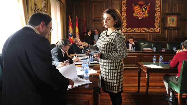 Emma Buj en el pleno del Ayuntamiento de Teruel. Emma Buj en el pleno del Ayuntamiento de Teruel.