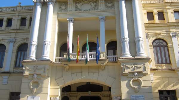 Fachada Del Ayuntamiento De Málaga Fachada Del Ayuntamiento De Málaga