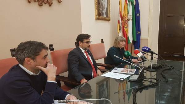 Rueda de prensa sobre la fosa común de Utrera Rueda de prensa sobre la fosa común de Utrera
