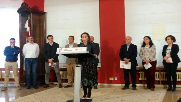 Gamarra, con el resto de participantes en la presentación Gamarra, con el resto de participantes en la presentación