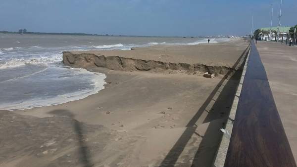 Playa de Sanlúcar de Barrameda afectada por el temporal Playa de Sanlúcar de Barrameda afectada por el temporal