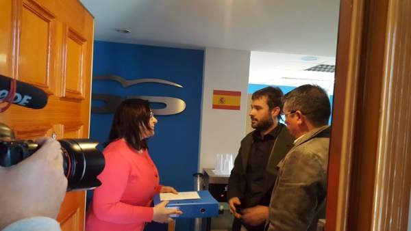 Gerard Fullana y Lluís Pastor, en la sede del PP en Alicante Gerard Fullana y Lluís Pastor, en la sede del PP en Alicante