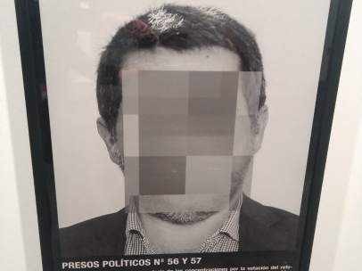 Santiago Sierra siembra la polémica en ARCO con su obra Presos políticos
