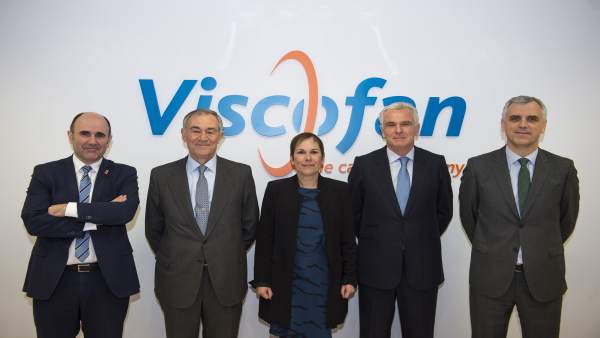 Barkos y Ayerdi junto a los responsables de Viscofan Barkos y Ayerdi junto a los responsables de Viscofan